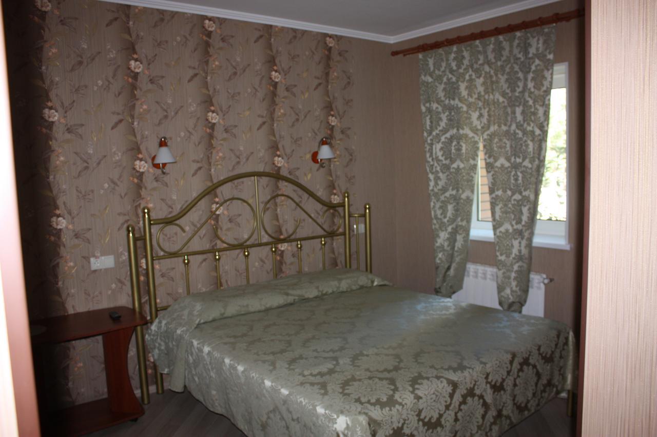 Hotel Gostynnyi Dvir Bucha Quarto foto