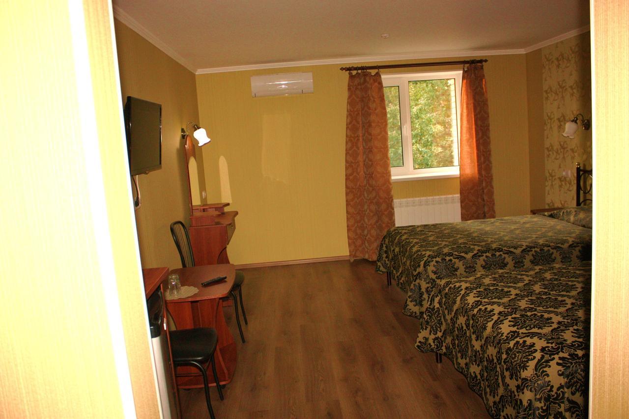 Hotel Gostynnyi Dvir Bucha Quarto foto