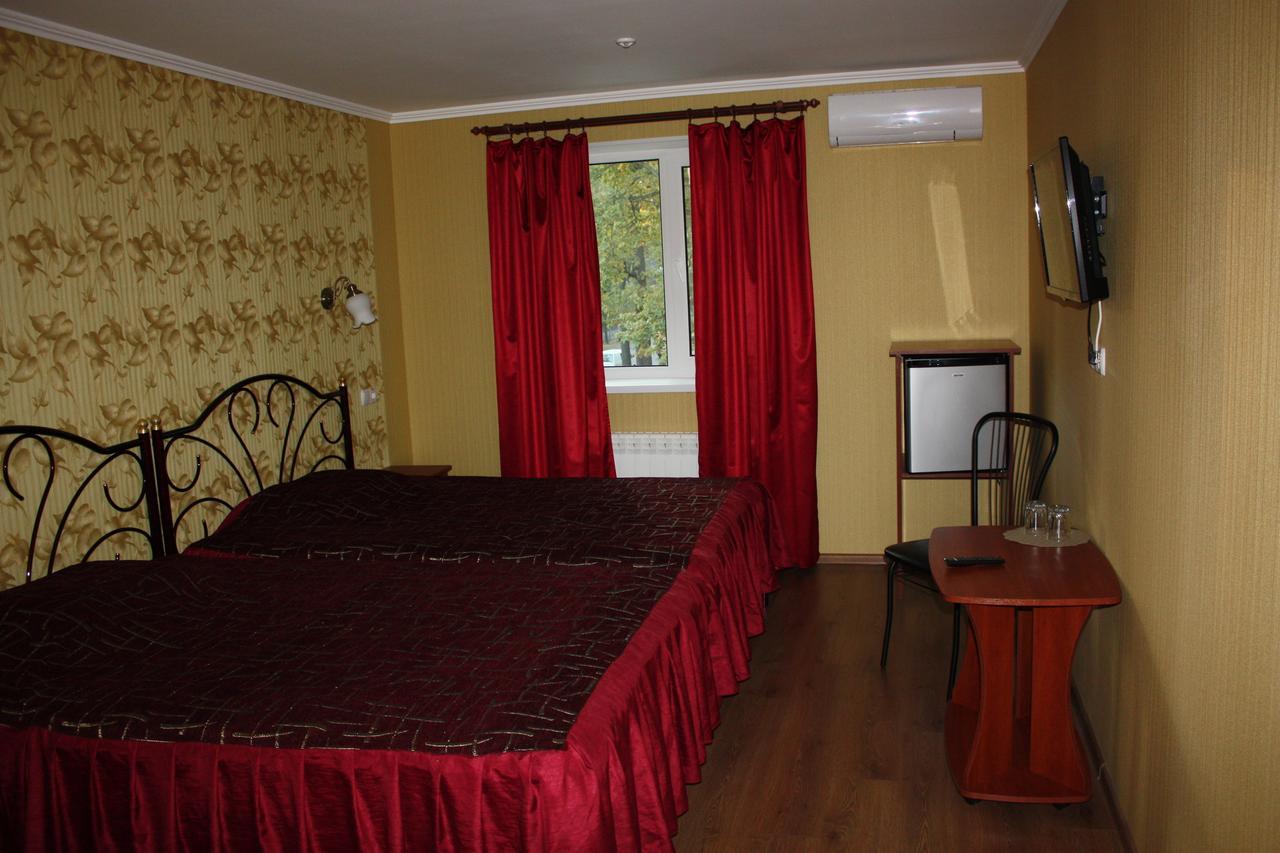 Hotel Gostynnyi Dvir Bucha Quarto foto