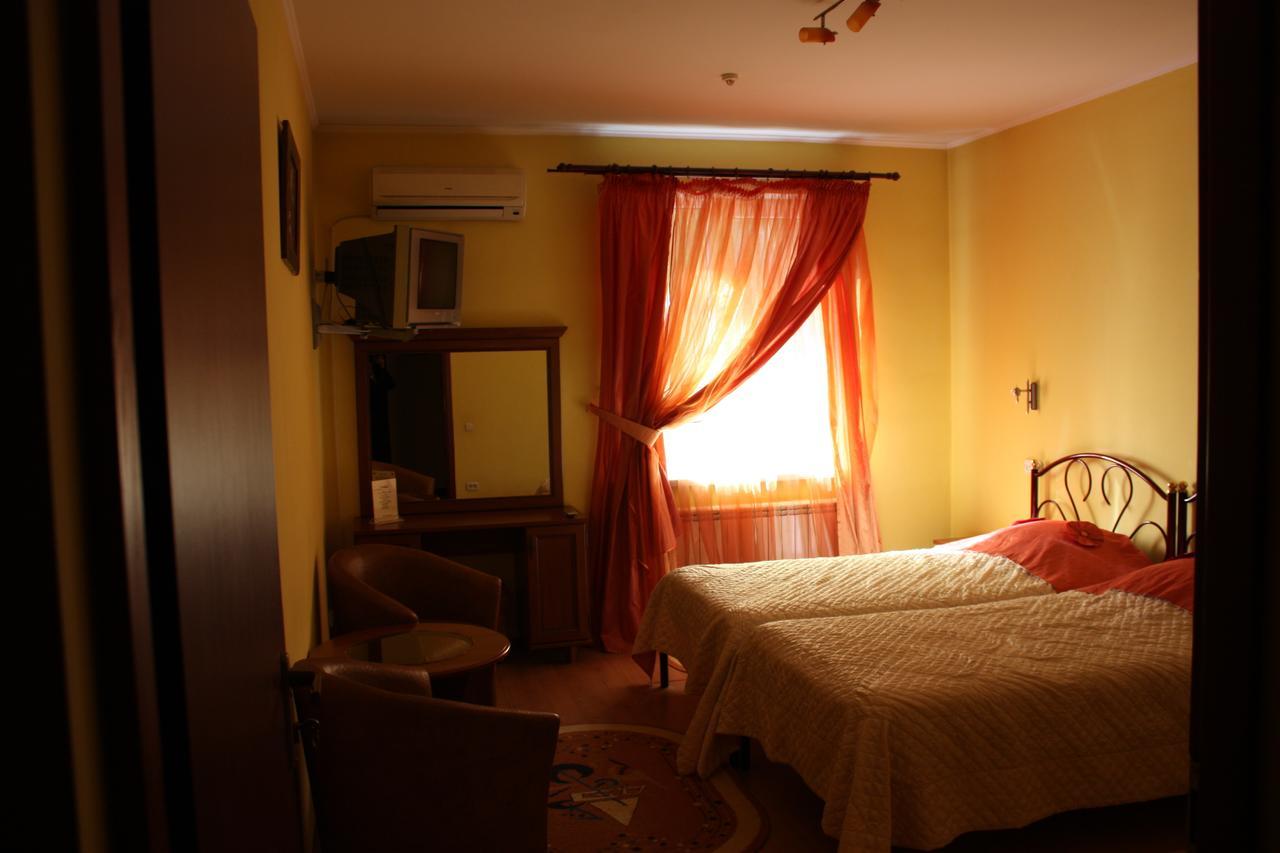 Hotel Gostynnyi Dvir Bucha Quarto foto