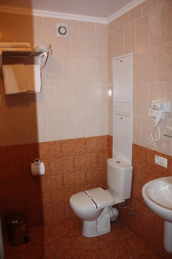 Hotel Gostynnyi Dvir Bucha Quarto foto