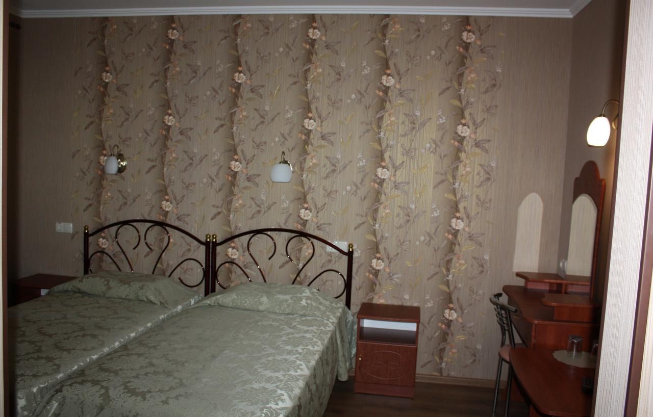 Hotel Gostynnyi Dvir Bucha Quarto foto